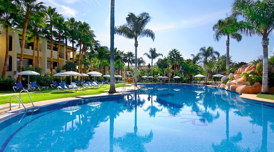 Hotel BlueBay Banús exterior