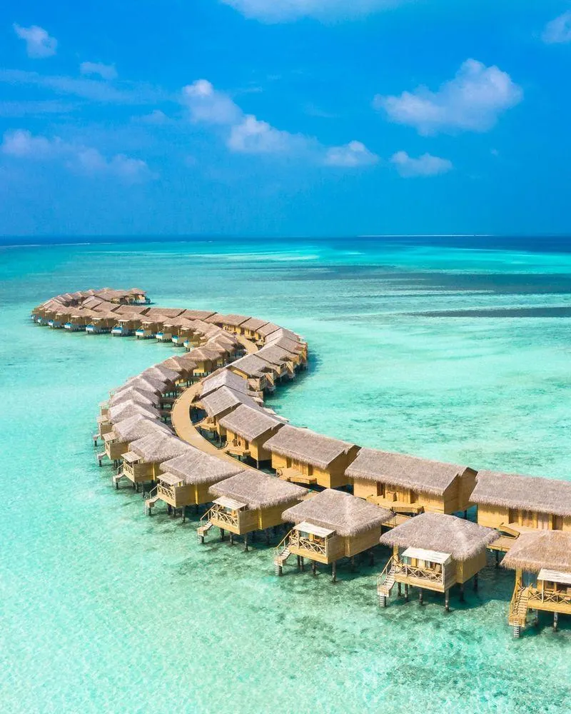 Floating breakfast setup